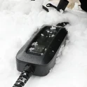 Przenośna ładowarka do hybrydy plug-in Besen PCD032 - praca w warunkach zimowych Mobilna ładowarka do samochodu elektrycznego i PHEV Besen PCD032 w śniegu - szczelność IP66, IK10, praca w temperaturze do -25°C
