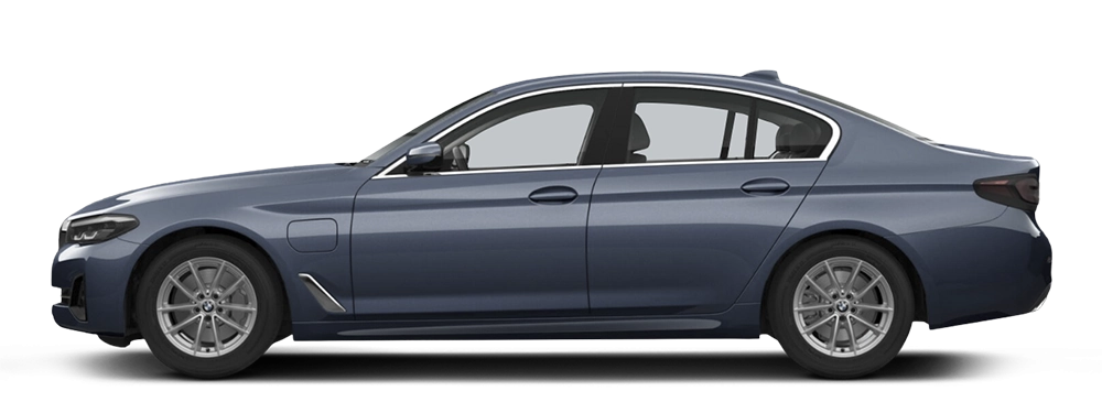 BMW Serii 5 Limuzyna 520e/530e z boku - hybryda plug-in z baterią 12 kWh i jednofazowym ładowaniem AC 3,7 kW przez Type 2