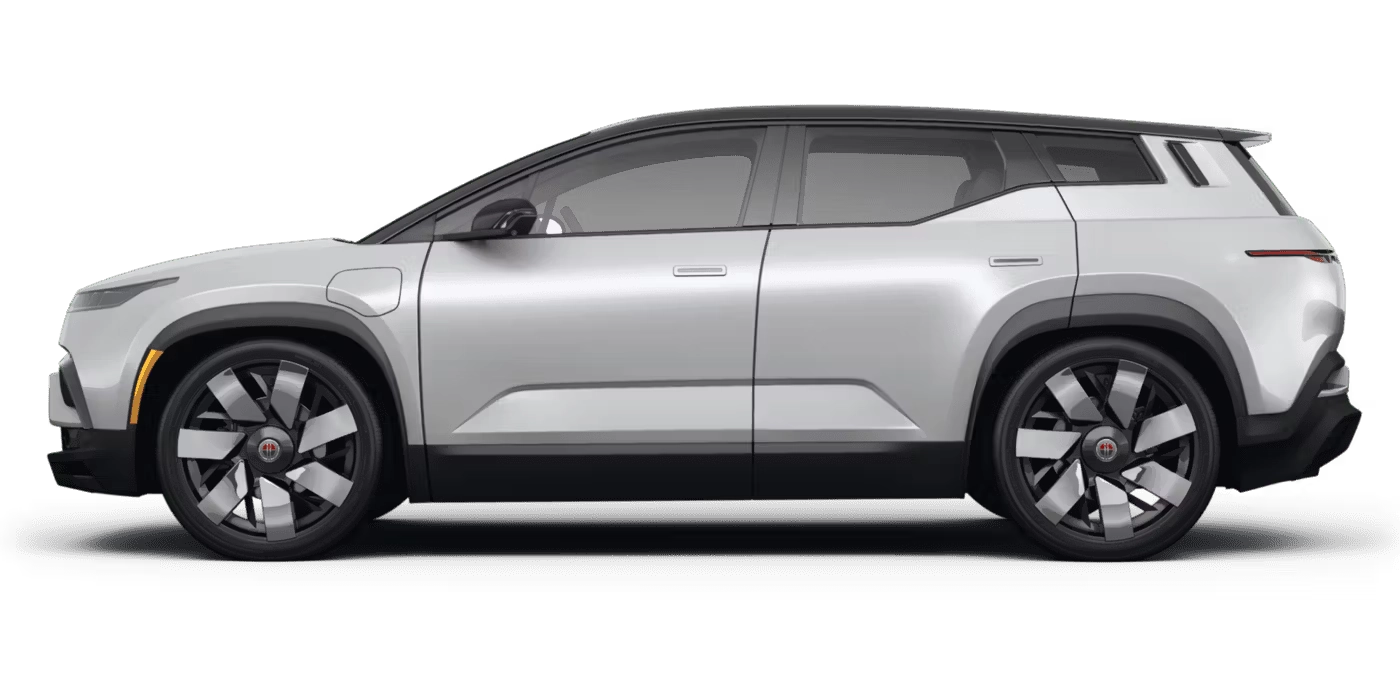 Fisker Ocean 2023-2024 z profilu - elektryczny SUV z baterią 106,5 kWh, ładowaniem AC 11 kW Type 2 i DC do 250 kW przez CCS2