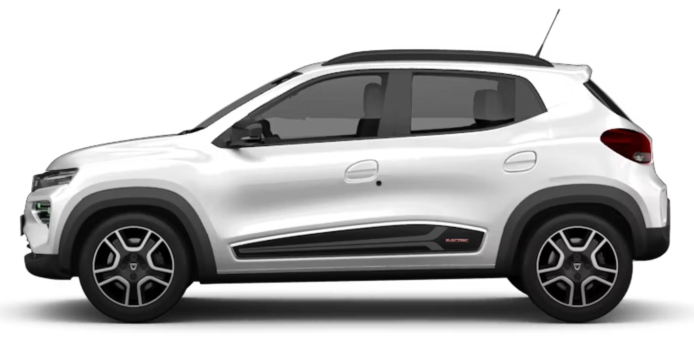 Dacia Spring 2021-2025 z profilu - miejski elektryk z baterią 26,8 kWh, jednofazowym ładowaniem AC 3,7 kW przez Type 2 i opcjonalną ładowarką 7,4 kW