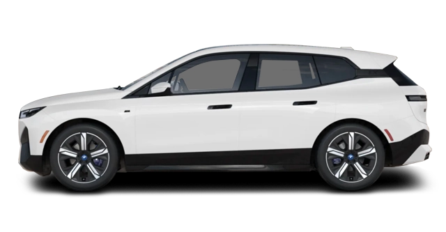 BMW iX z boku - elektryczny SUV z baterią od 74,1 do 109,1 kWh, ładowaniem AC do 22 kW przez Type 2 i szybkim ładowaniem DC do 195 kW przez CCS